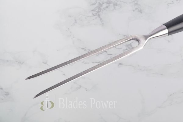 https://bladespower.com/wp-content/uploads/2022/05/How-to-use-Babish-Stainless-Steel-Cutlery-6.5-Carving-Fork.jpg